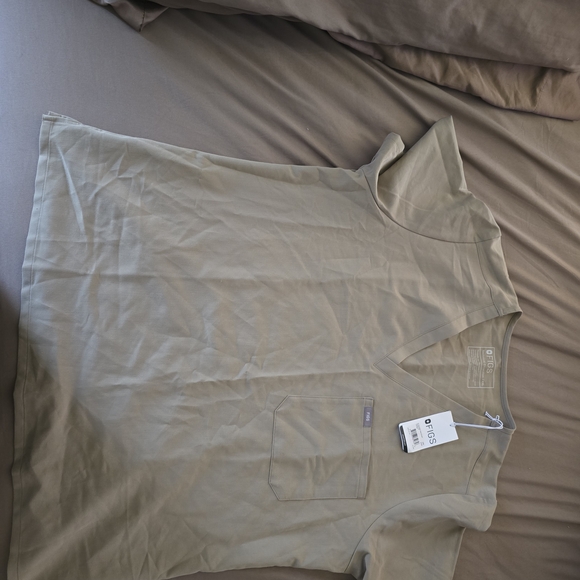 FIGS Men's Tan V-Neck Shirt - Picture 3 of 4